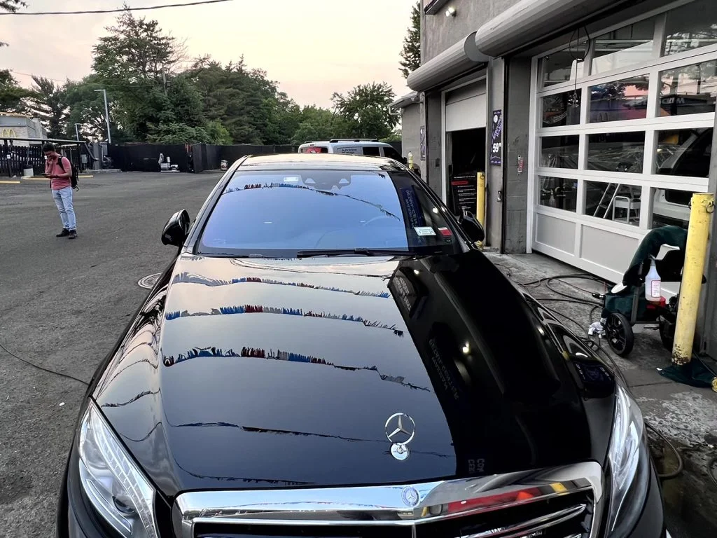 exterior mercedes detailing (hood)