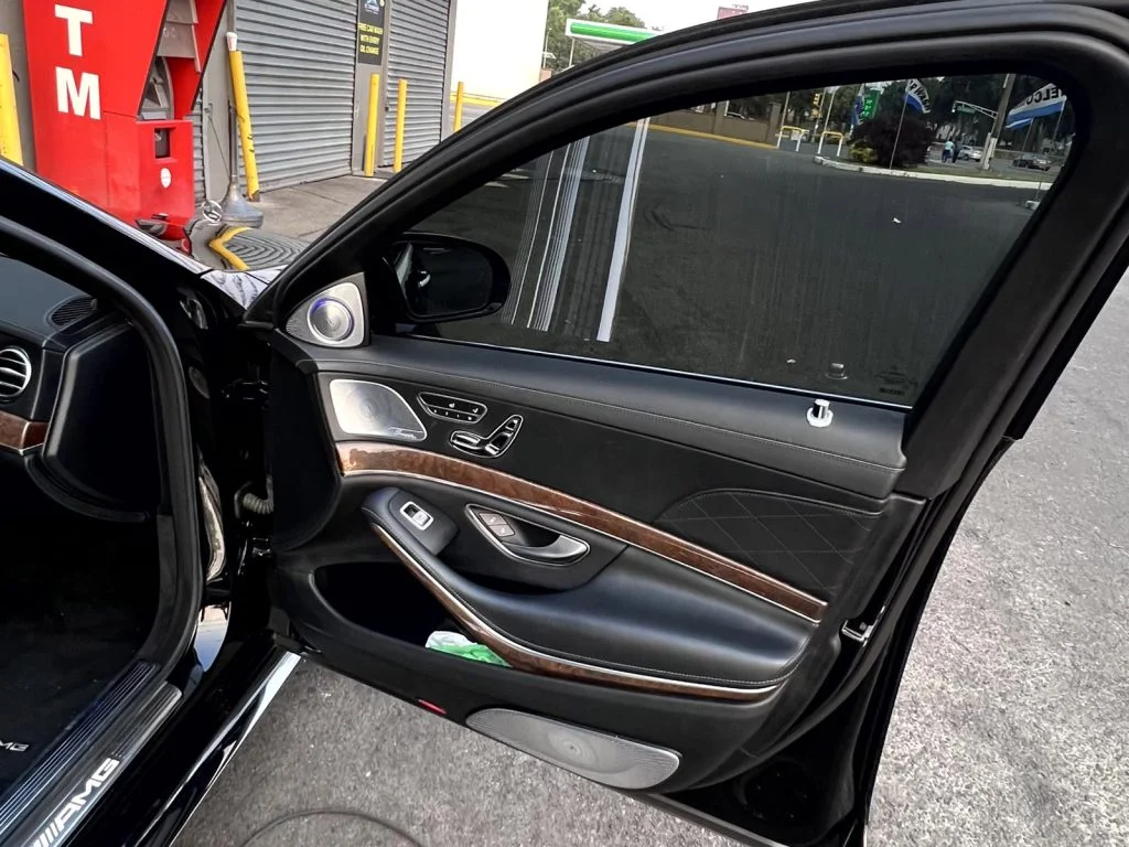 exterior mercedes detailing (right door)