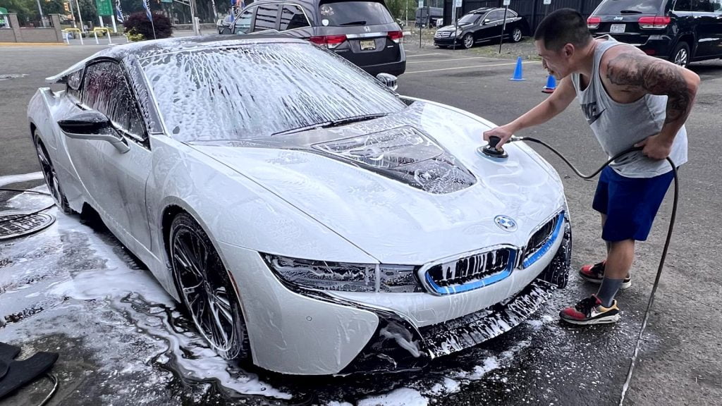 exterior BMW i8 detailing (washing)